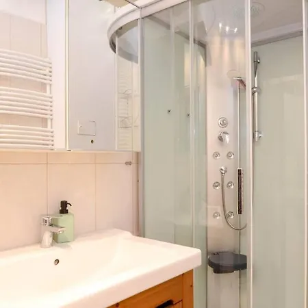 Famous Kiraly Street At Large 3br 10ppl @ Апартаменты Будапешт