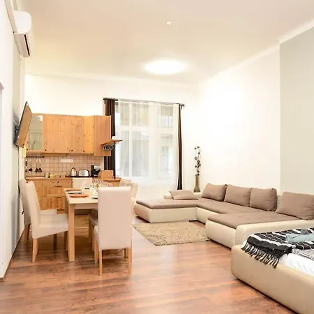 Famous Kiraly Street At Large 3br 10ppl @ * Будапешт