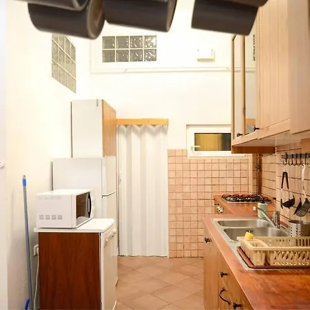 Famous Kiraly Street At Large 3br 10ppl @ Будапешт