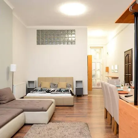 Апартаменты Famous Kiraly Street At Large 3br 10ppl @