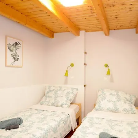 Famous Kiraly Street At Large 3br 10ppl @ Апартаменты Будапешт