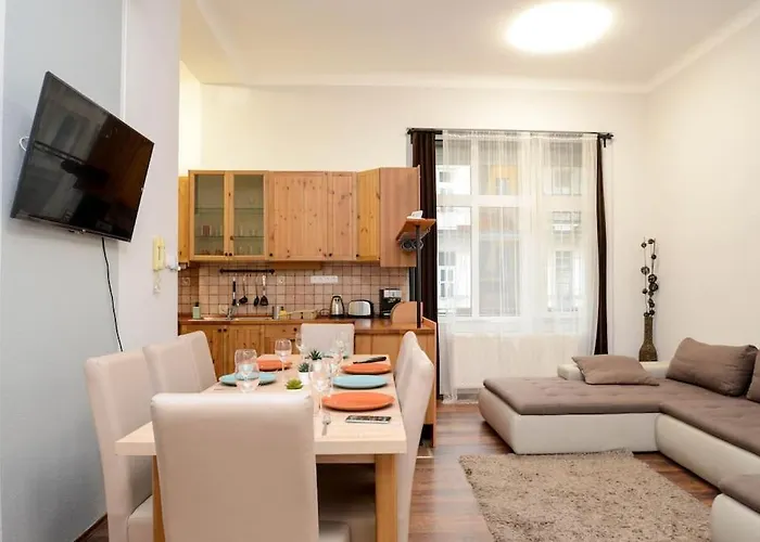 Famous Kiraly Street At Large 3br 10ppl @ Apartment *
