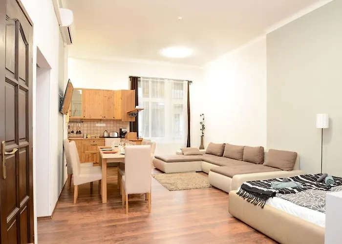 Famous Kiraly Street At Large 3br 10ppl @ * Budapest