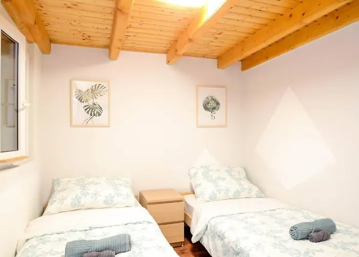 Famous Kiraly Street At Large 3br 10ppl @ Apartament Budapesta