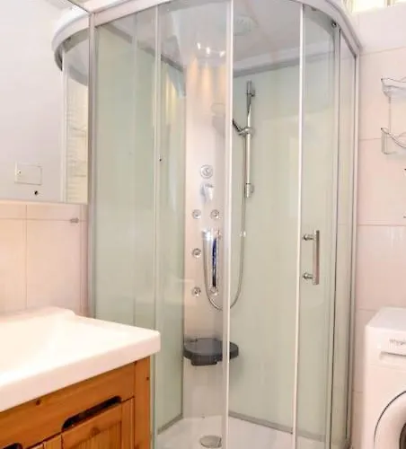 Apartament Famous Kiraly Street At Large 3br 10ppl @ Budapesta