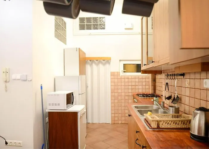 Famous Kiraly Street At Large 3br 10ppl @ Budapest