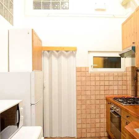 Apartamento Famous Kiraly Street At Large 3br 10ppl @ Budapeste